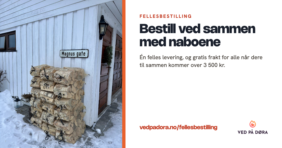 Vedsekker stablet ved husveggen, med teksten Bestill ved sammen med naboene